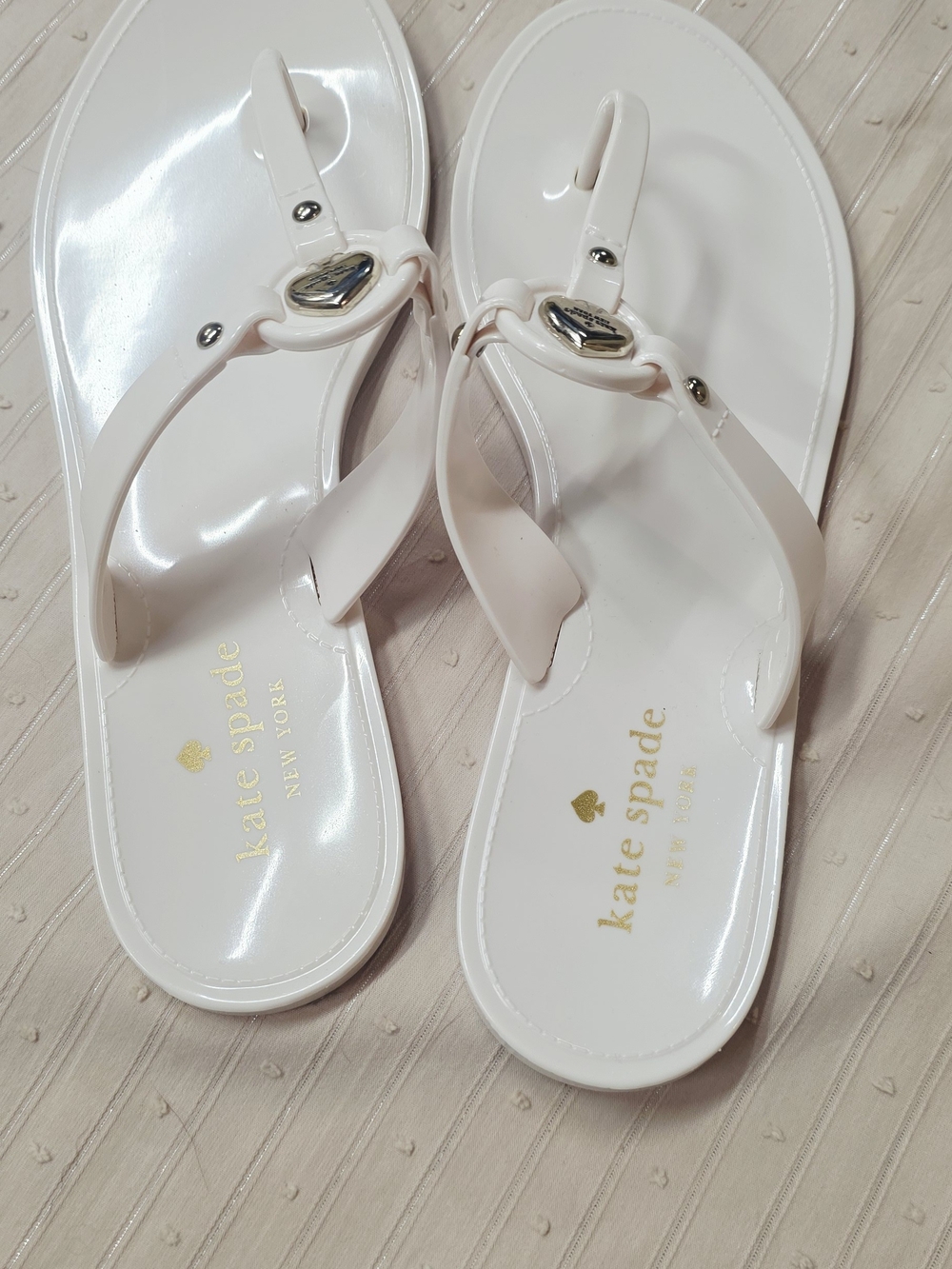 kate spade white jelly thong sandals with spade medallion - Picture 3 of 5